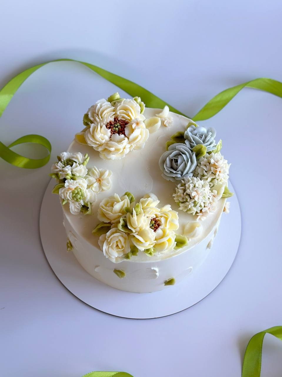 Работы учениц. Аникина Юлия / Кремовая флористика в корейской технике