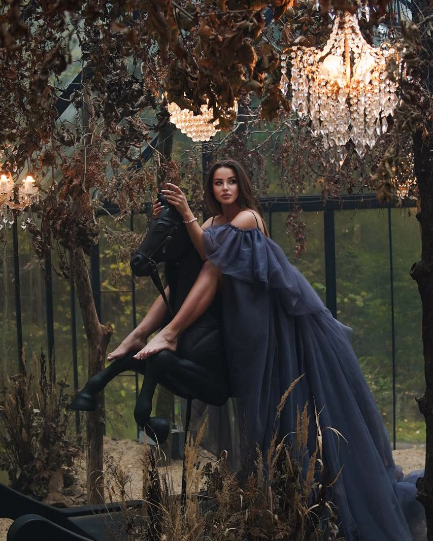 Женский съемка в платье. Фотограф Москва и Видеограф Москва