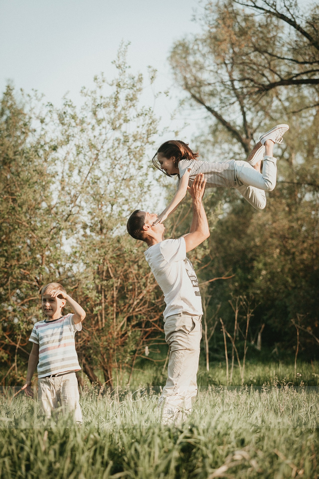 Заельцовский парк - семейная фотосессия с прогулкой, эмоциями и романтикой от Саша Кё