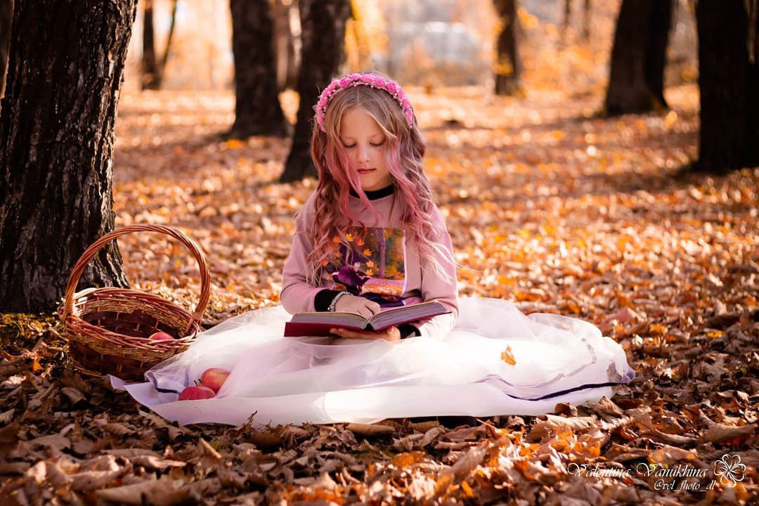 Девочка с книжкой. Фотограф/Контент-фотограф в Гусь-Хрустальном Валентина Ванюхина