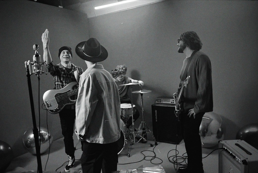 CHAYKA BAND — NEW YEAR CLIP BACKSTAGE. Фотография для артистов