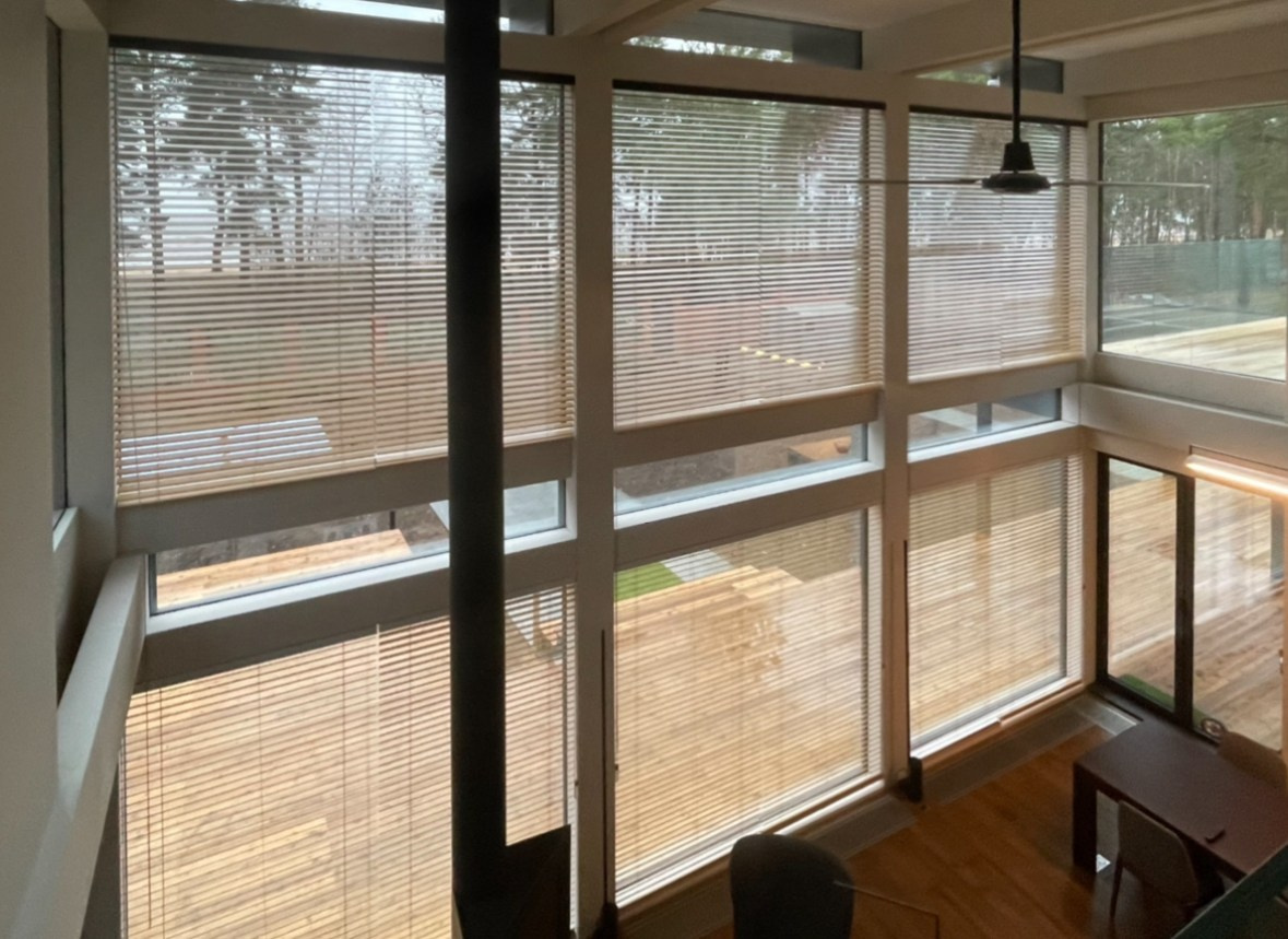 Жалюзи, плиссе, рулонные шторы на заказ. Шторы на заказ в СПб. Выезд дизайнера, карнизы, жалюзи и рулонные шторы