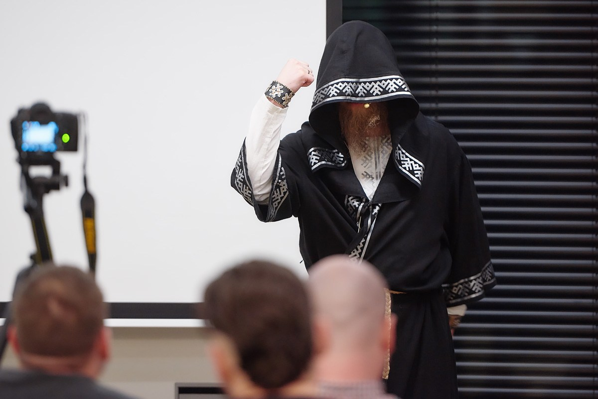 Нейромонах Феофан в Avito. Репортажный фотограф в Москве Вадим Францев