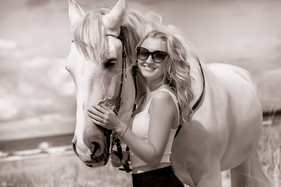 Фотосессия с белой лошадью СПБ. Фотограф женский и мужской портрет Санкт-Петербург