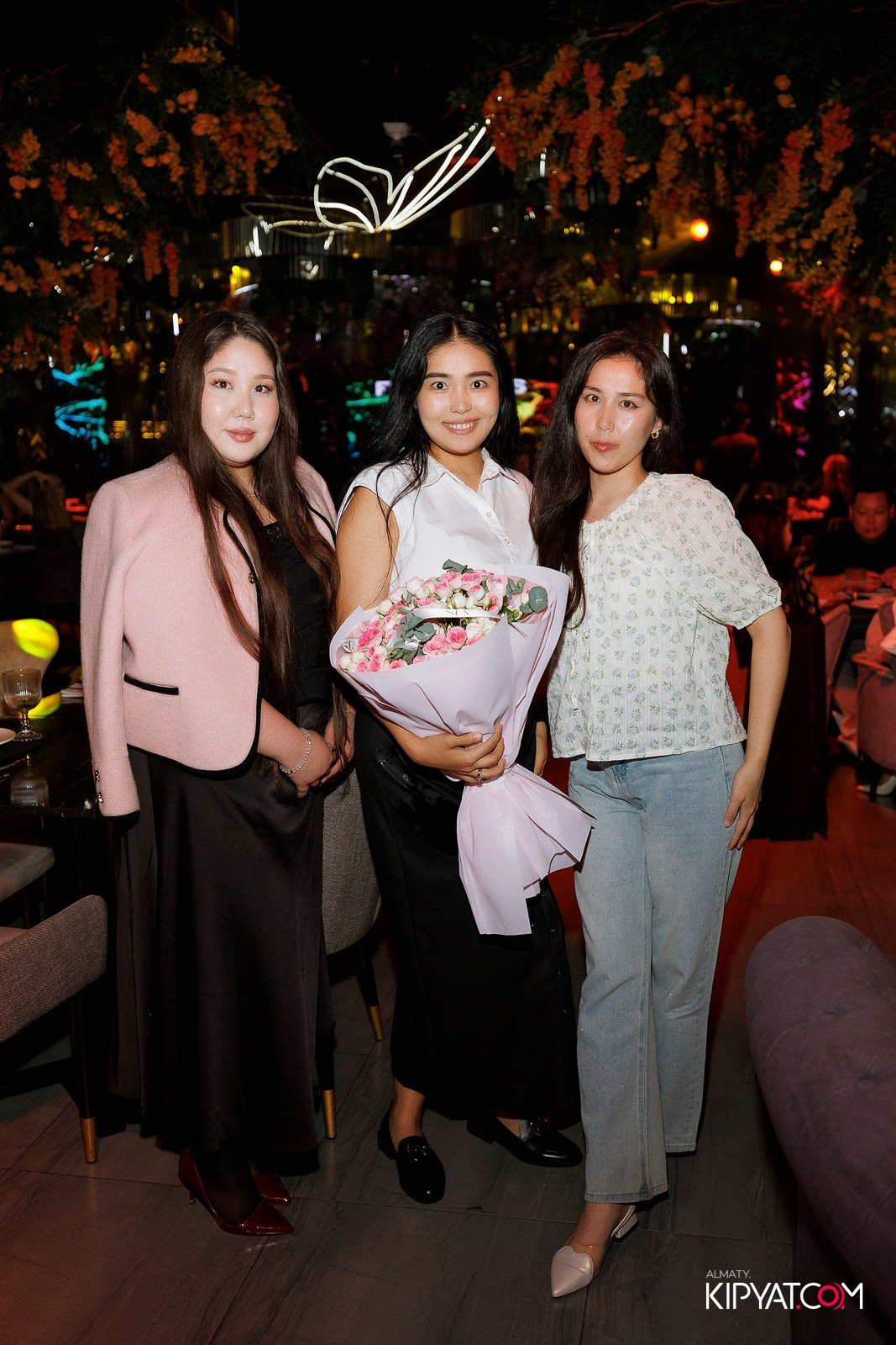 FRIENDS BAR & TERRACE. КИПЯТКОМ АЛМАТЫ! Фотосъемка мероприятий в Алматы