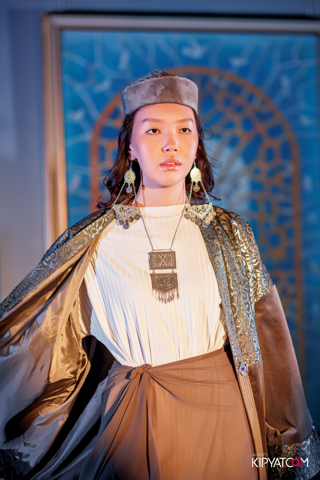 FASHION ПОКАЗ, КАЗАХСКОЙ НАЦИОНАЛЬНОЙ ОДЕЖДЫ. КИПЯТКОМ АЛМАТЫ!