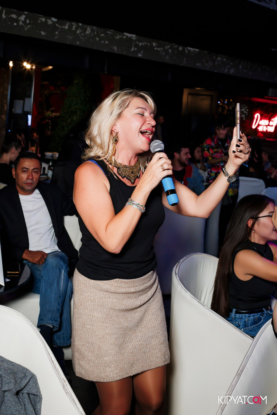 МУЗЫКАЛЬНОЕ ЛОТО В HIT RETRO. КИПЯТКОМ АЛМАТЫ! Фотосъемка мероприятий в Алматы