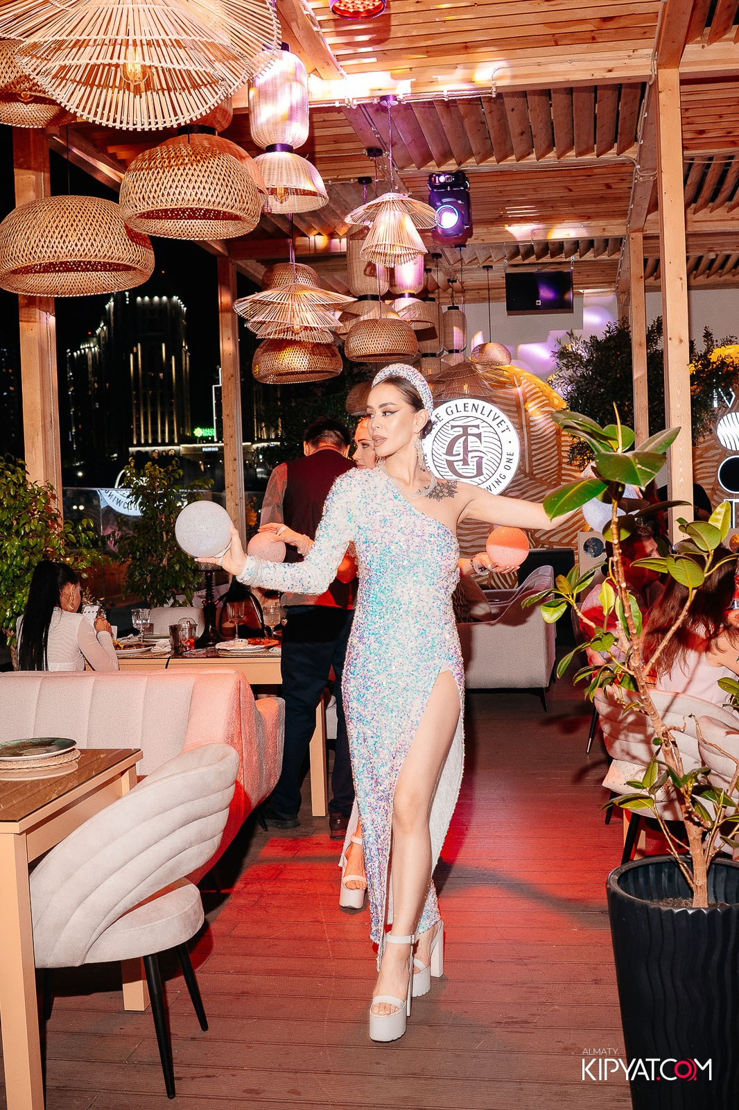 MOOD KARAOKE & TERRACE. КИПЯТКОМ АЛМАТЫ!