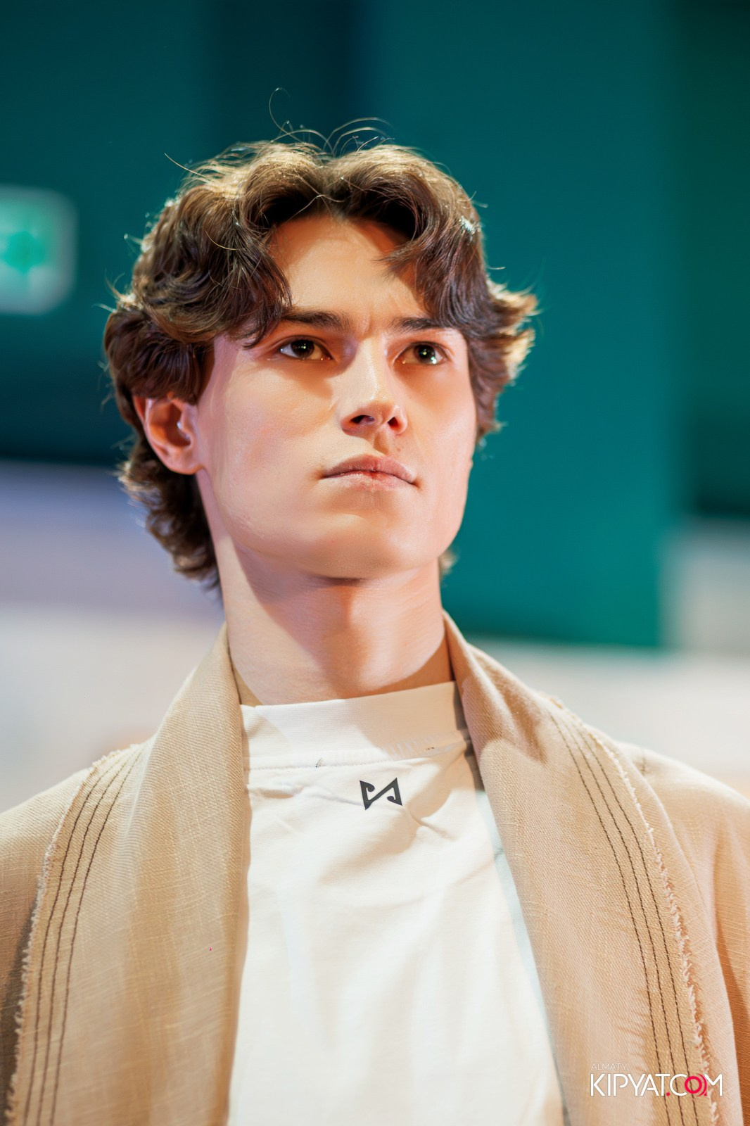 FASHION ПОКАЗ, КАЗАХСКОЙ НАЦИОНАЛЬНОЙ ОДЕЖДЫ. КИПЯТКОМ АЛМАТЫ!