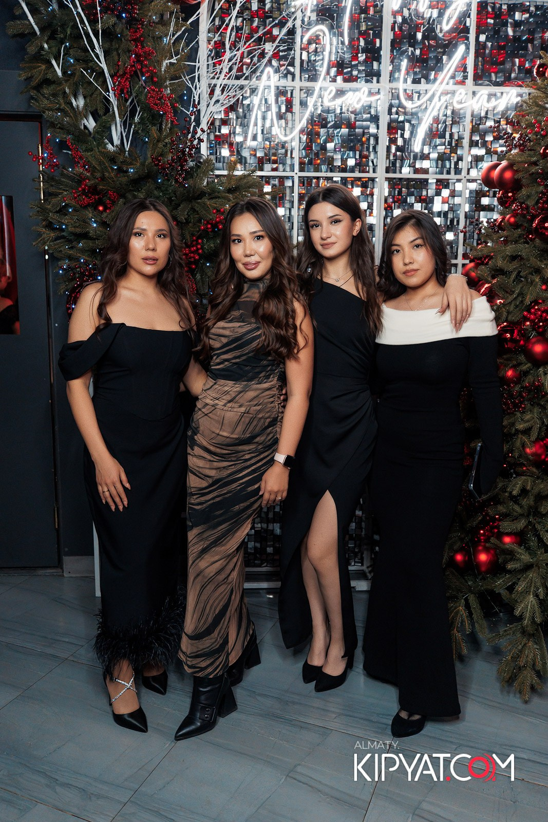 FRIENDS BAR & TERRACE. КИПЯТКОМ АЛМАТЫ!