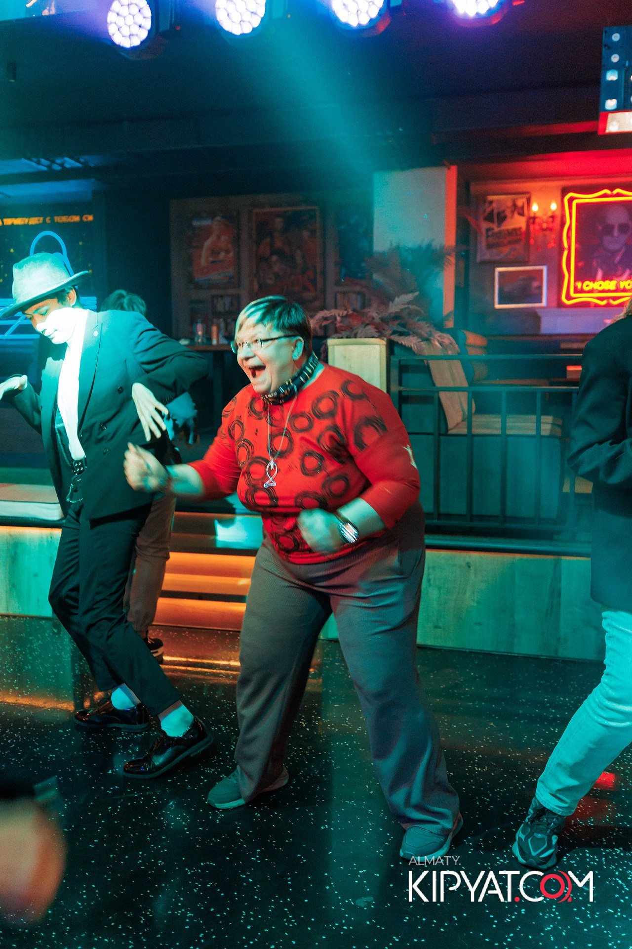 ПРЕЗЕНТАЦИЯ КНИГИ ВИКТОРА ЕЛИСЕЕВА. КИПЯТКОМ АЛМАТЫ!