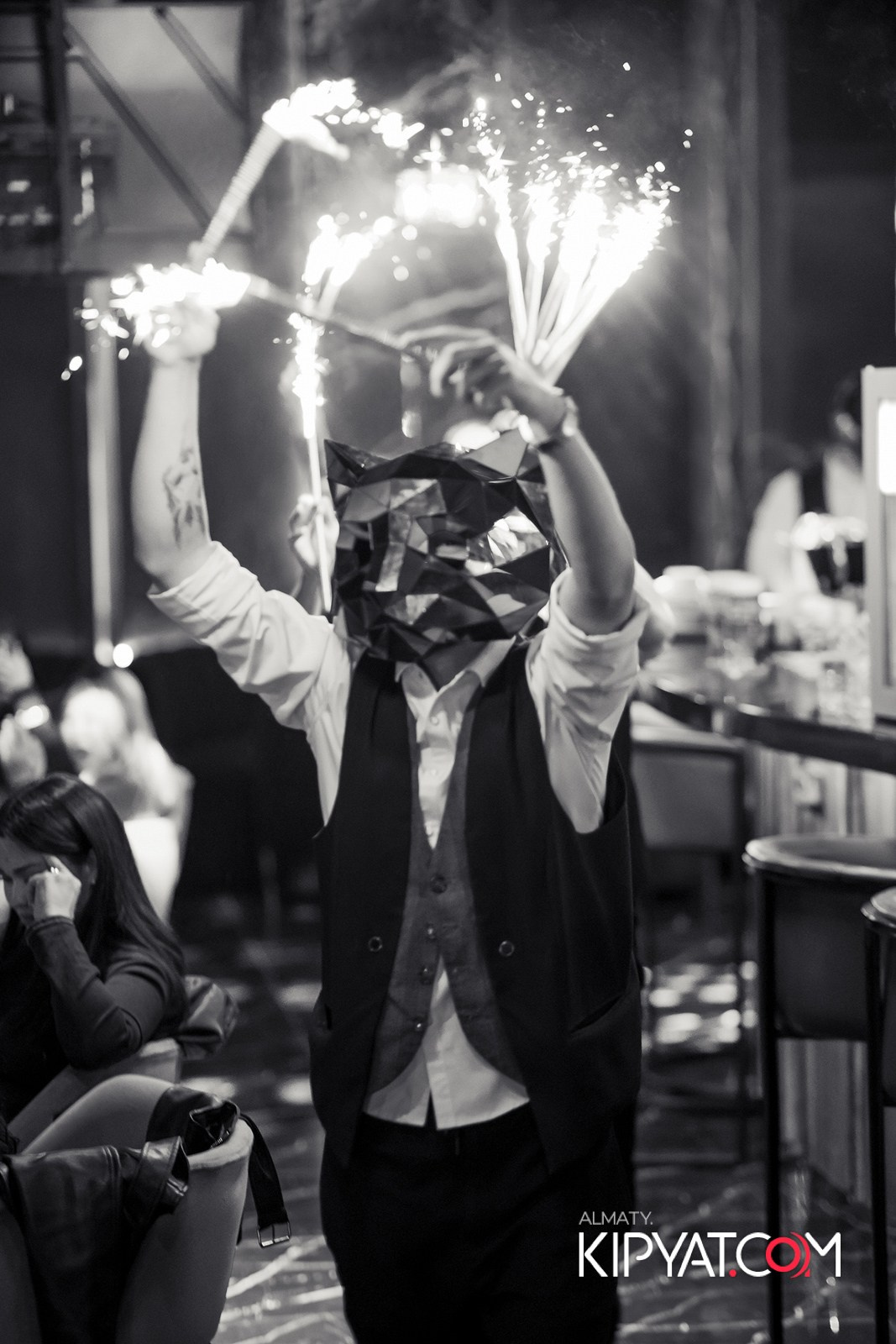 MOOD KARAOKE & TERRACE. КИПЯТКОМ АЛМАТЫ!