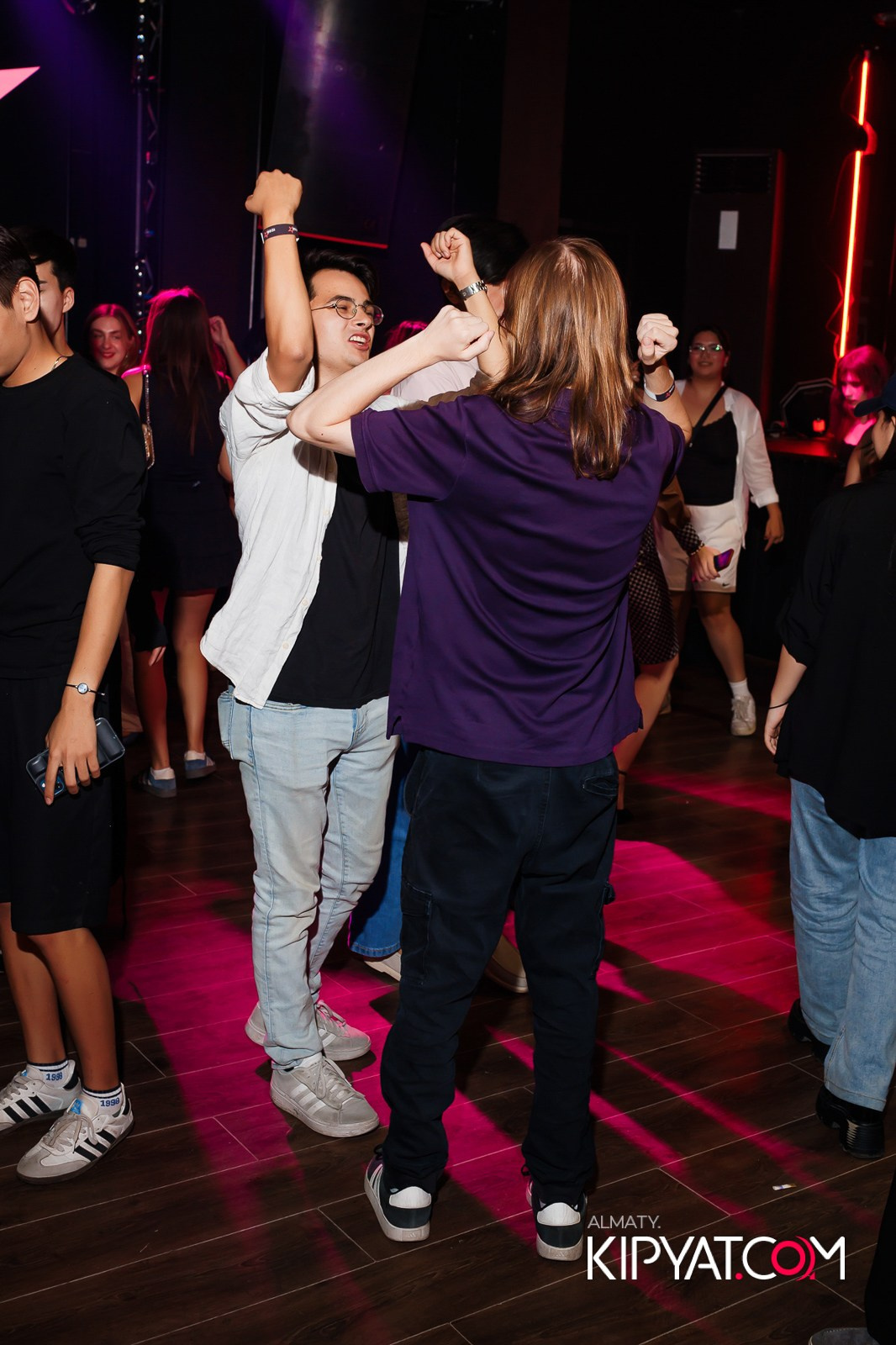 НОЧНОЙ КЛУБ ICON. КИПЯТКОМ АЛМАТЫ!