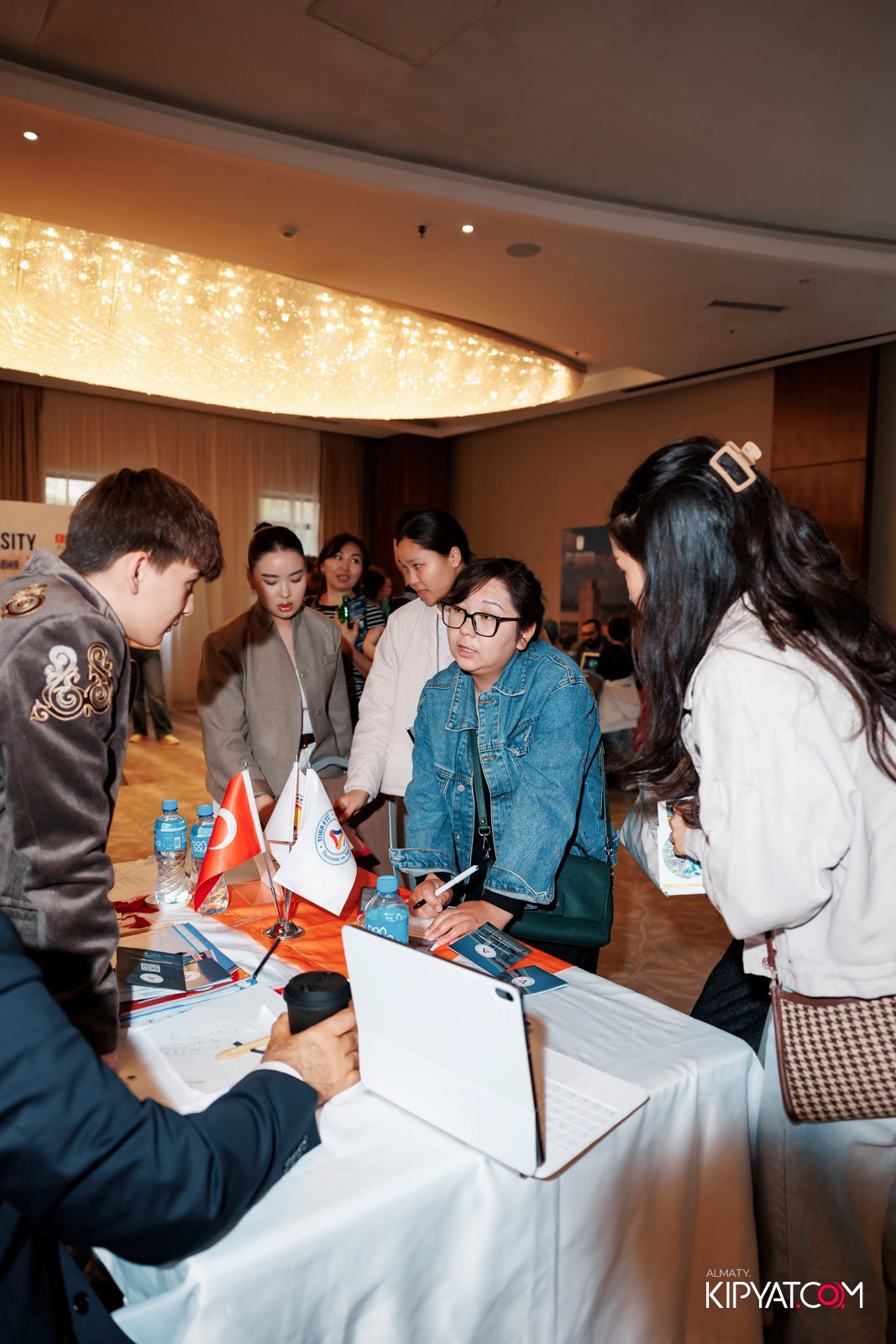 ВЫСТАВКА ТУРЕЦКИХ УНИВЕРСИТЕТОВ. КИПЯТКОМ АЛМАТЫ! Фотосъемка мероприятий в Алматы