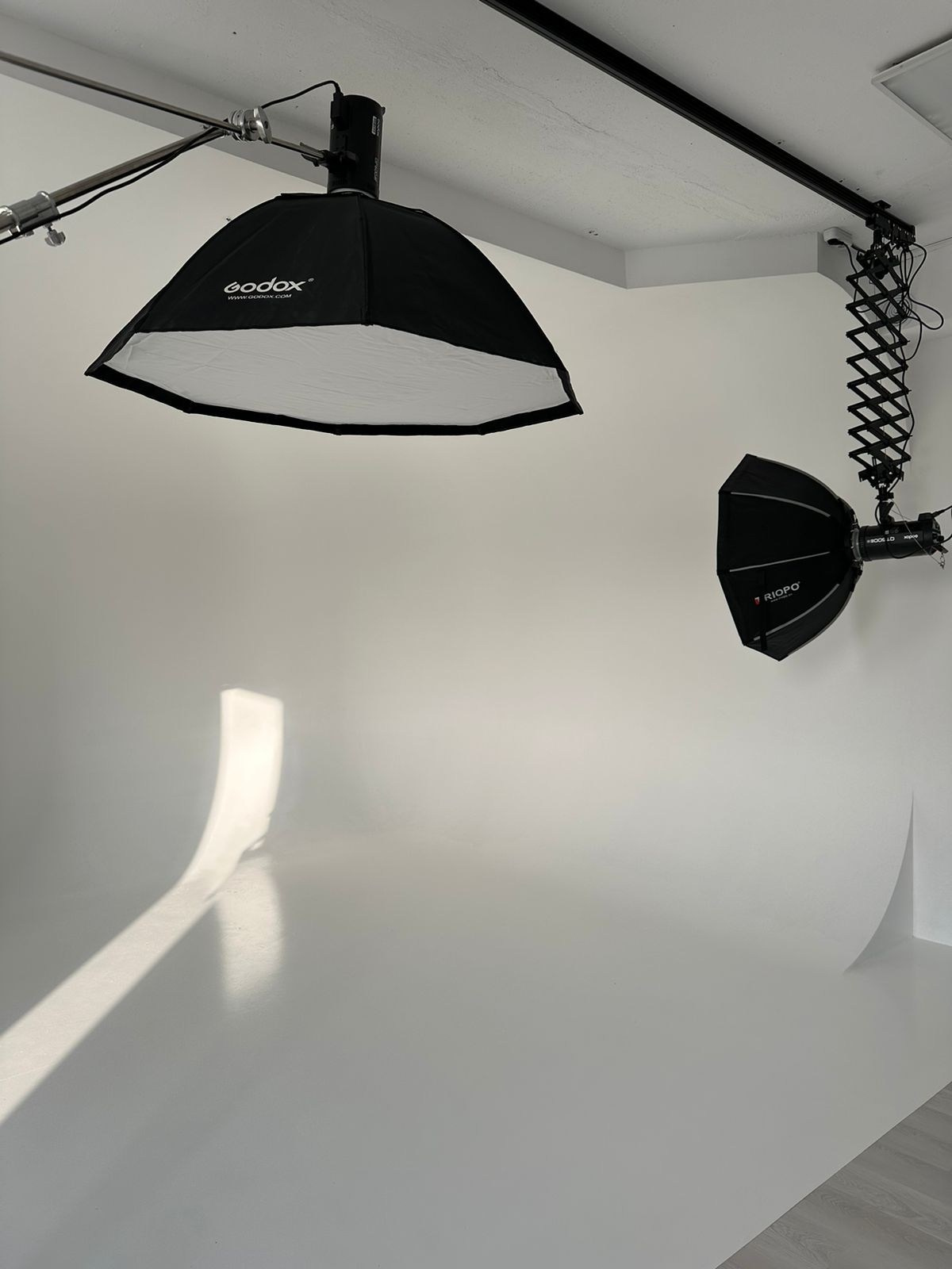 Циклорама. MONE