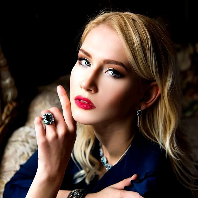 Alice K. Modeling agency TM MODELS