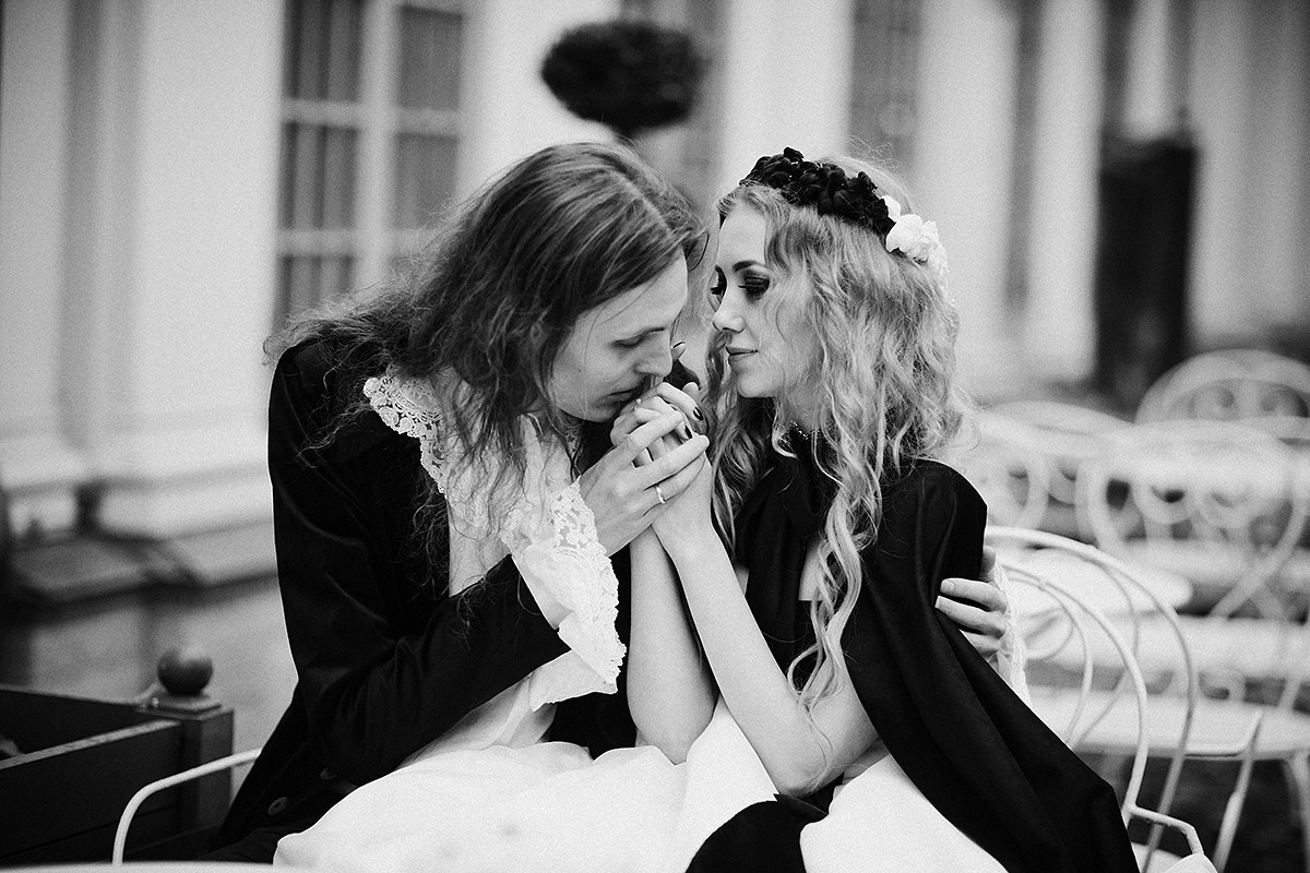 Свадебная фотосессия в стиле Готика. фотограф на свадьбу, стильные фото свадьбы, фотограф на свадьбу в спб, готическая фотосессия, правильные готы, стиль готика, готический фотограф спб, антуражная фотосессия, свадебное платье спб салон, костюм на свадьбу спб жених, платье невесты купить спб