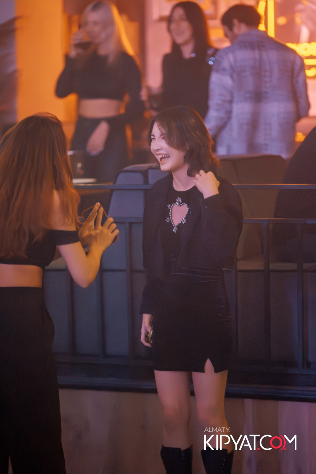 SANTA BARBARA — ПИТ ДЖЕЙСОН (ГР. ПРЕМЬЕР-МИНИСТР) И ИЛЬЯ ЗУДИН (ГР. ДИНАМИТ) НА ПРЕДНОВОГОДНЕЙ ВЕЧЕРИНКЕ. КИПЯТКОМ АЛМАТЫ!