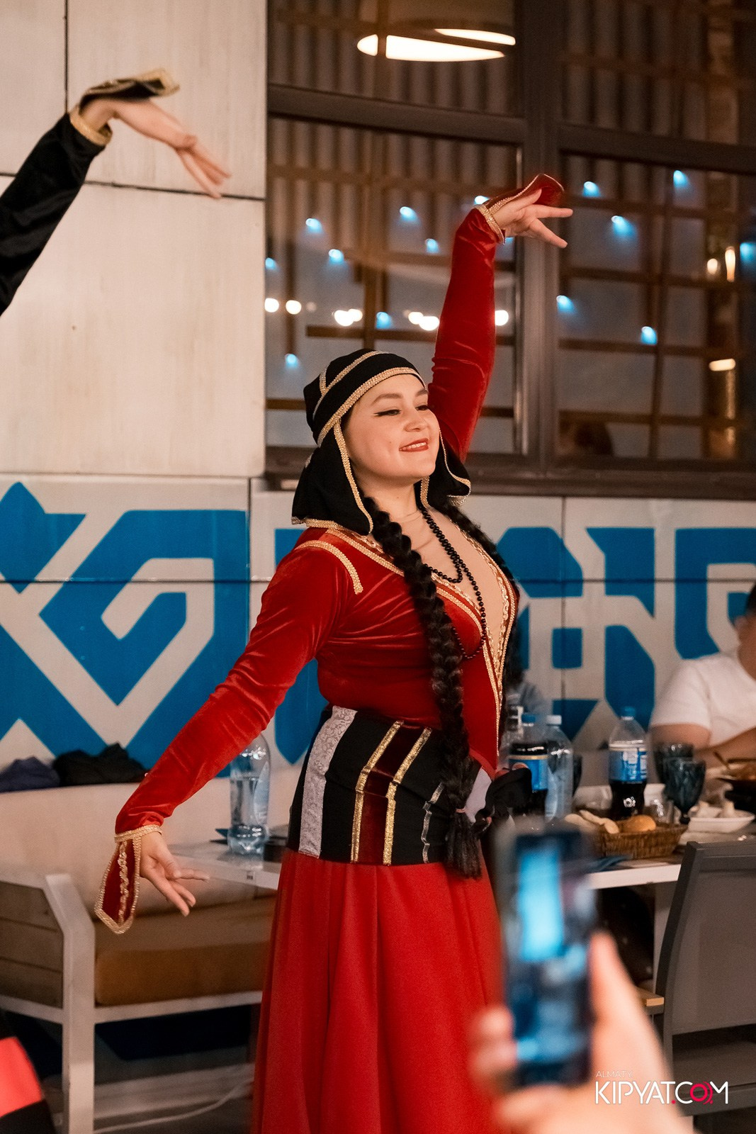 ОТКРЫТИЕ ЛЕТНЕЙ ТЕРАССЫ В РЕСТОРАНЕ ЛАРИСС ИВАННУ ХАЧУ. КИПЯТКОМ АЛМАТЫ!