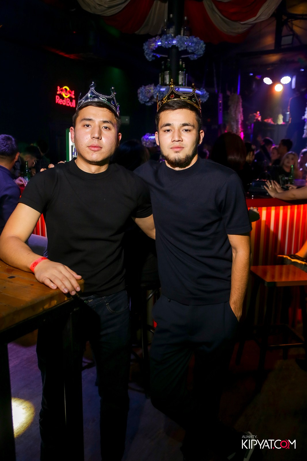 UYAT EMES BAR. КИПЯТКОМ АЛМАТЫ!