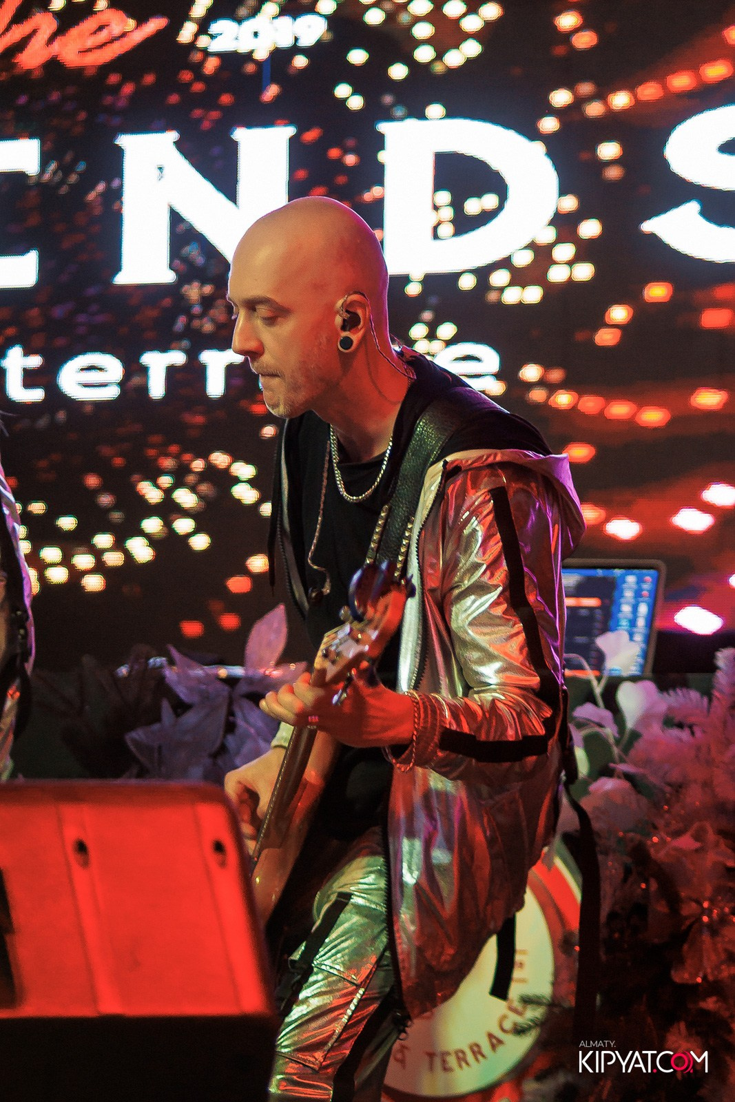 FRIENDS BAR & TERRACE. КИПЯТКОМ АЛМАТЫ!