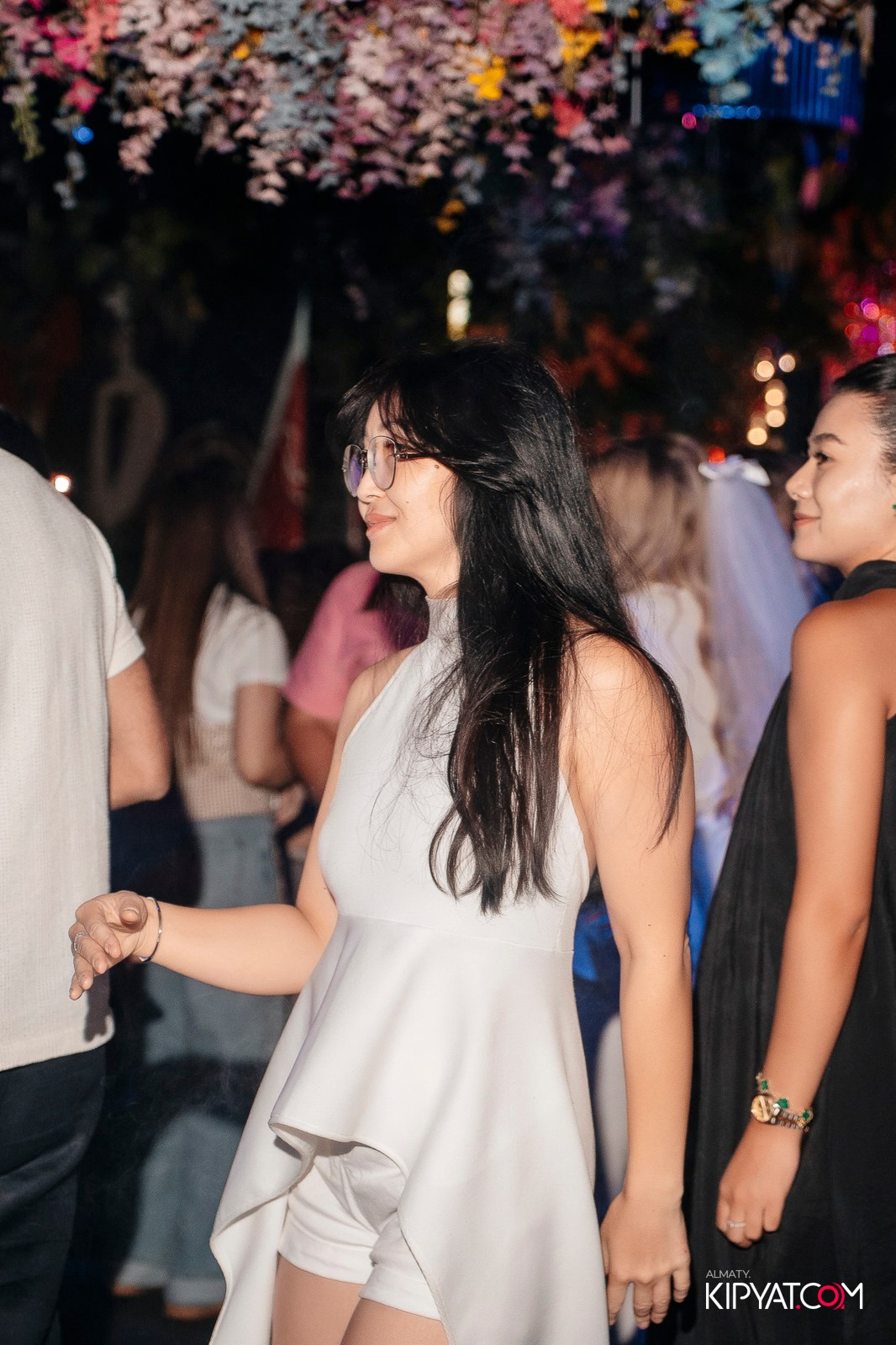 FRIENDS BAR & TERRACE. КИПЯТКОМ АЛМАТЫ!