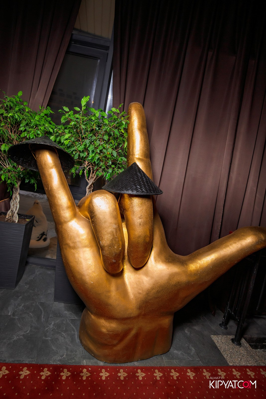 TANGIERS LOUNGE НА САТПАЕВА. КИПЯТКОМ АЛМАТЫ!