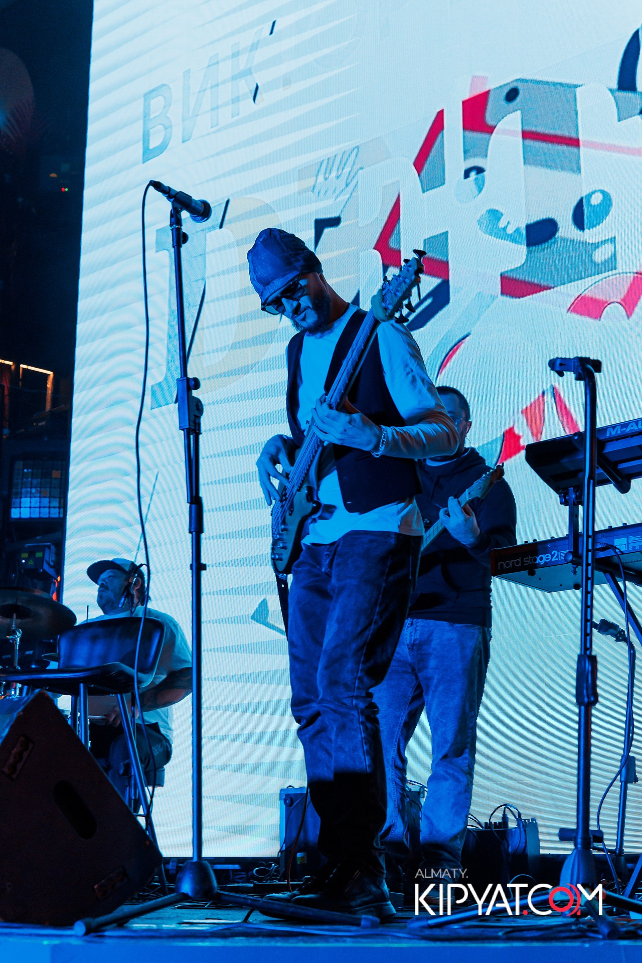 ПРЕЗЕНТАЦИЯ КНИГИ ВИКТОРА ЕЛИСЕЕВА. КИПЯТКОМ АЛМАТЫ!