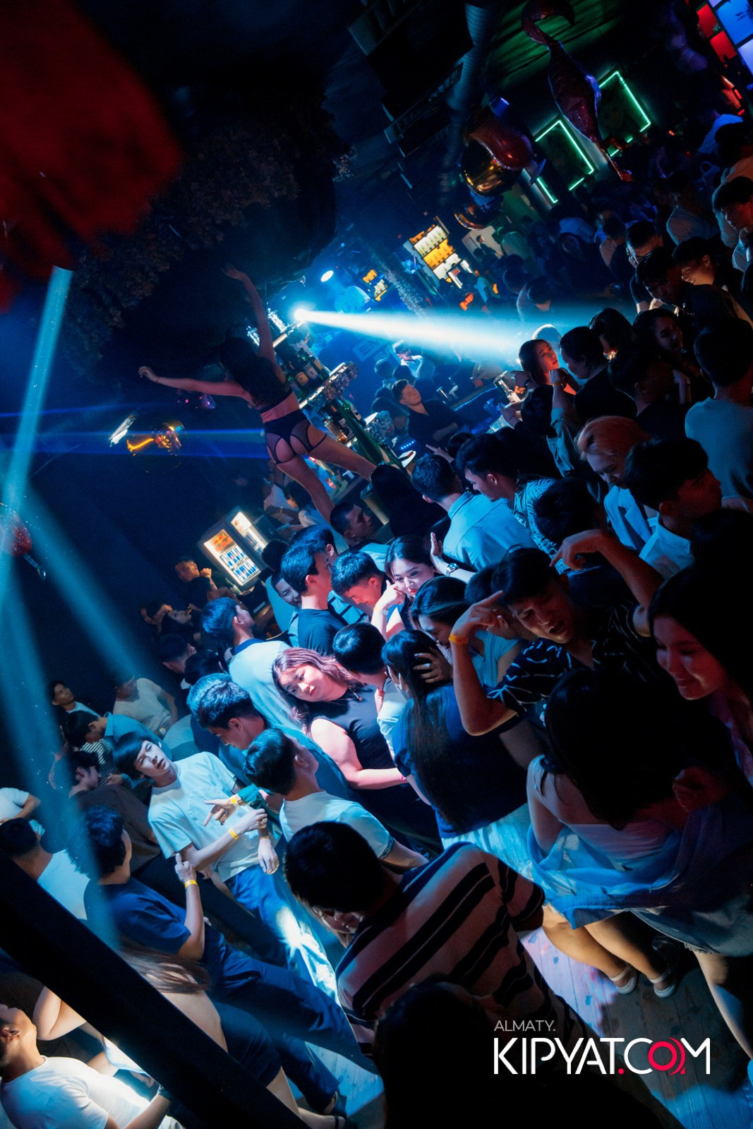 UYAT EMES BAR. КИПЯТКОМ АЛМАТЫ!