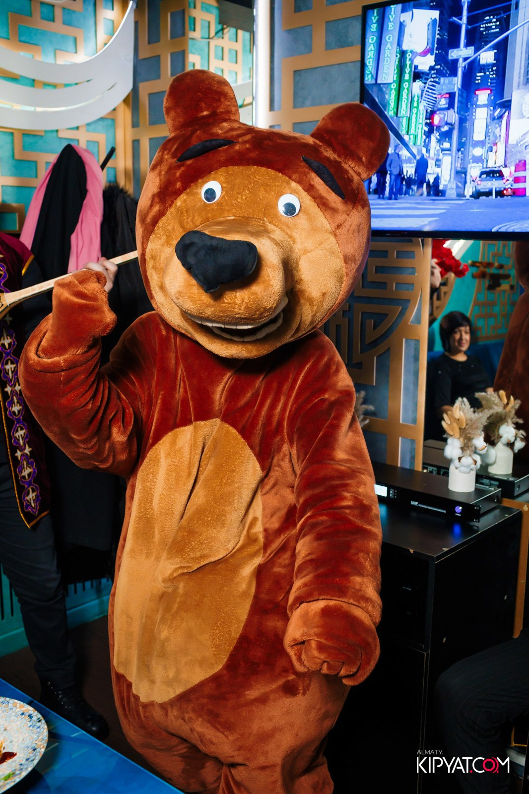 УХО И МЕДВЕДЬ НА ГАГАРИНА. КИПЯТКОМ АЛМАТЫ!