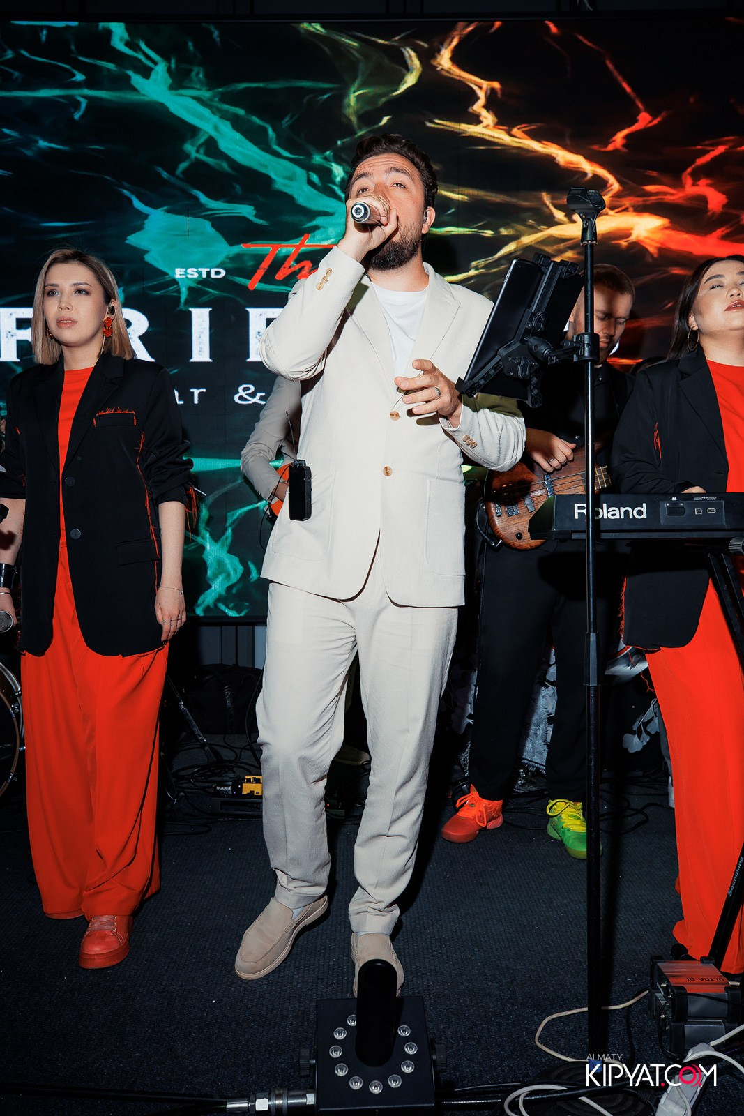 FRIENDS BAR & TERRACE. КИПЯТКОМ АЛМАТЫ!