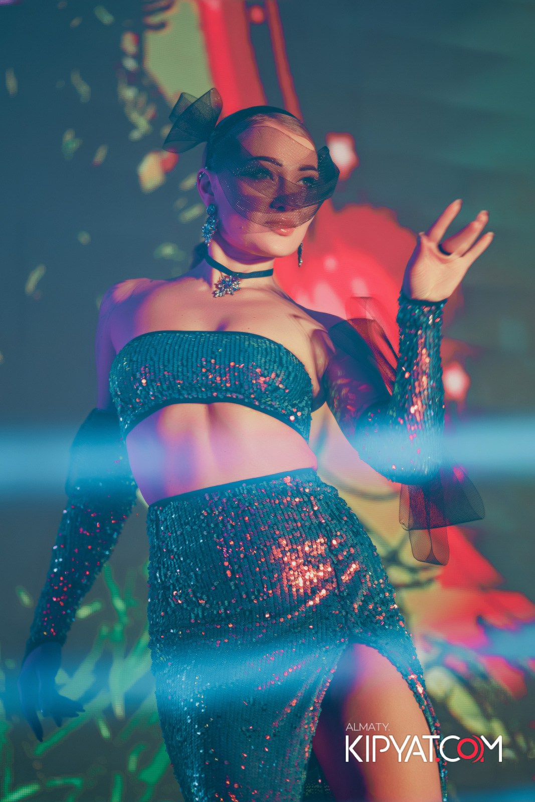 SANTA BARBARA — ПИТ ДЖЕЙСОН (ГР. ПРЕМЬЕР-МИНИСТР) И ИЛЬЯ ЗУДИН (ГР. ДИНАМИТ) НА ПРЕДНОВОГОДНЕЙ ВЕЧЕРИНКЕ. КИПЯТКОМ АЛМАТЫ!