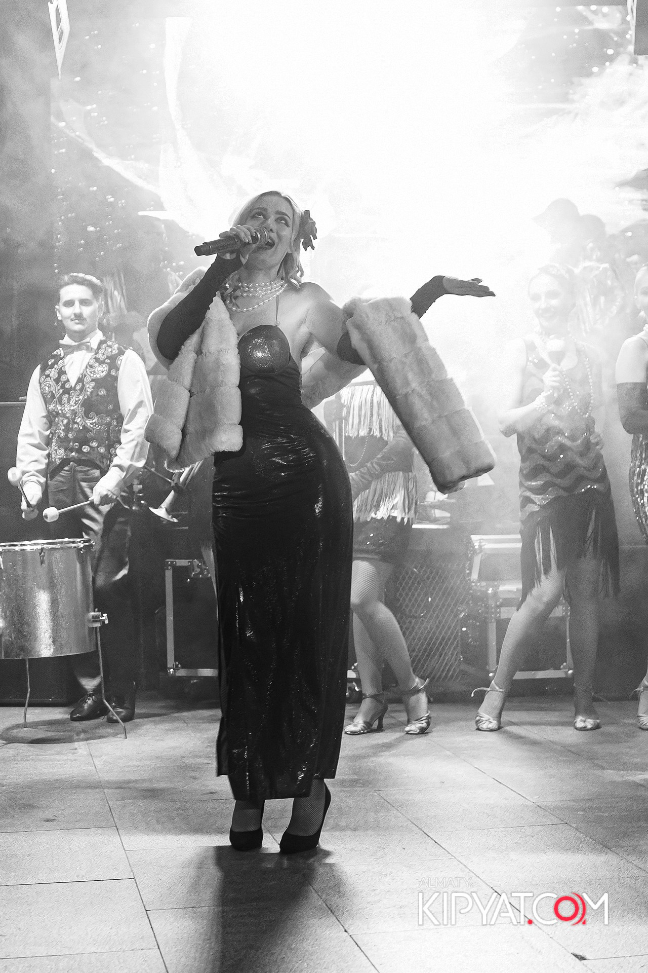 FRIENDS BAR & TERRACE. КИПЯТКОМ АЛМАТЫ!