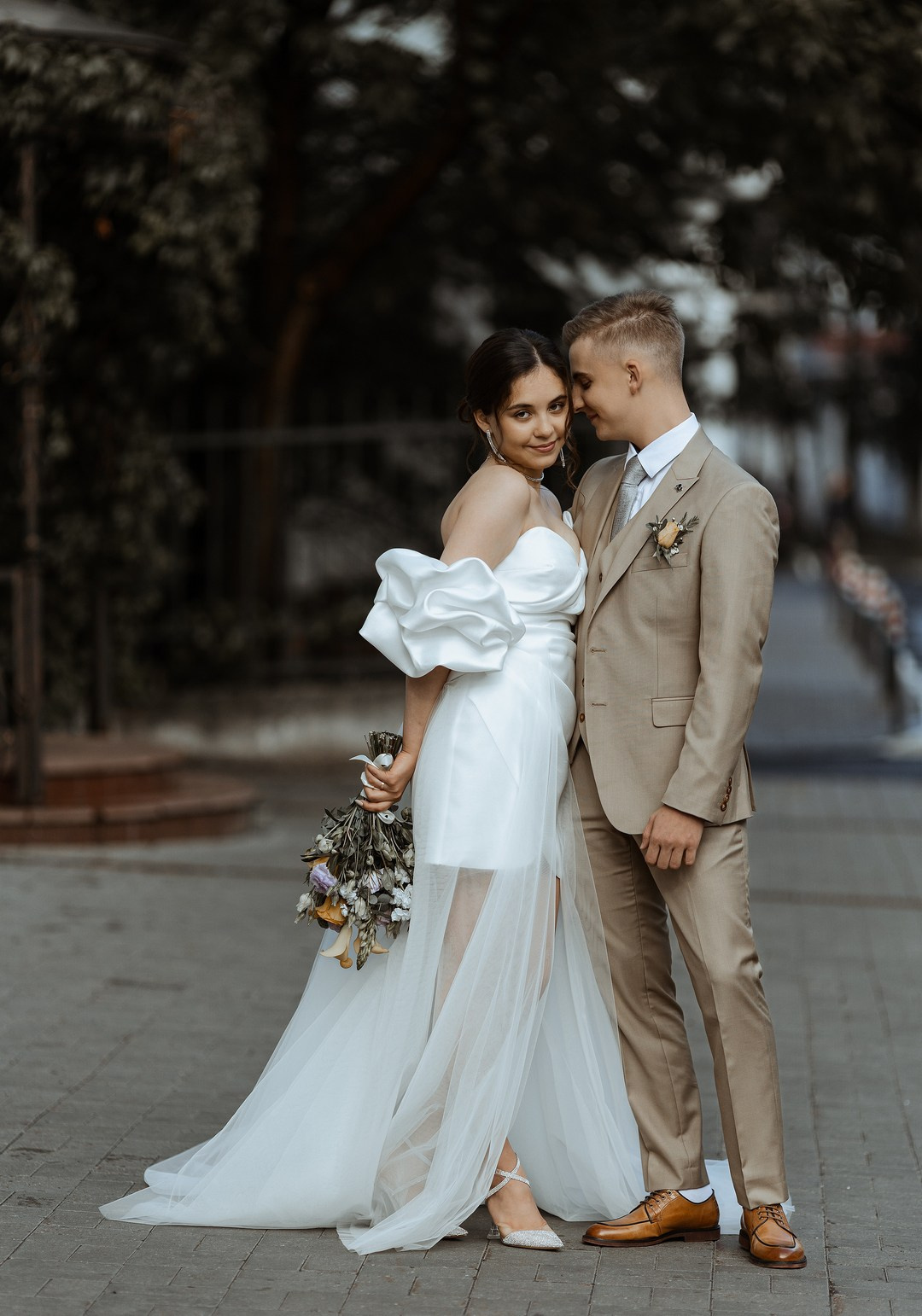  Романтическая встреча у памятника Дьяконову