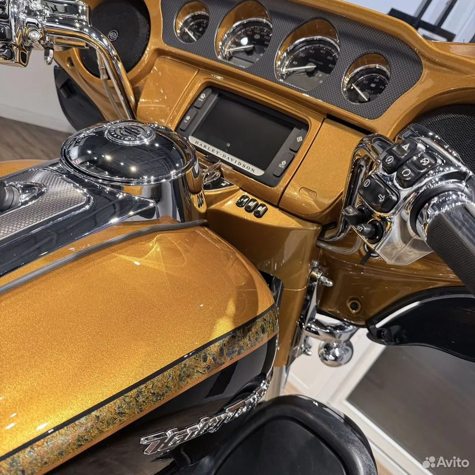 Купить Harley-Davidson CVO Limited Electra Glide 110 (Gold Rush) (Touring) — подробнее на сайте. Hello Davidson, Москва. Только хорошие мотоциклы…