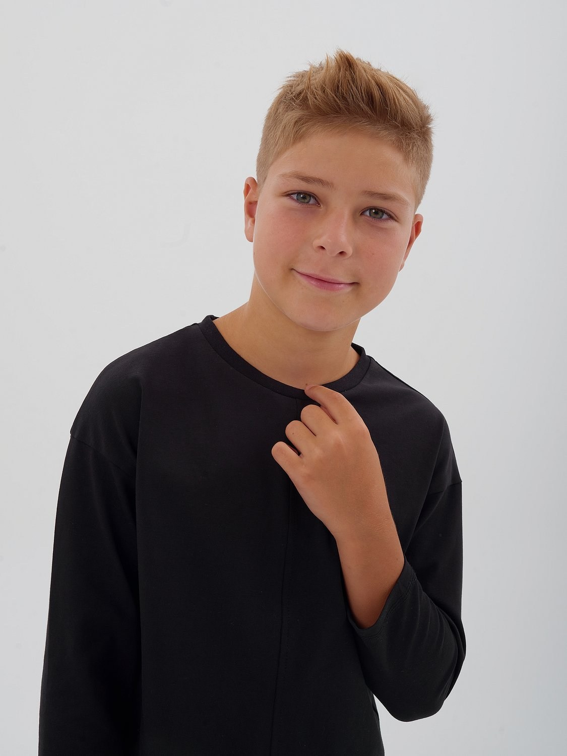 Детская одежда: лонгсливы и футболки. Портретный фотограф в Санкт-Петербурге