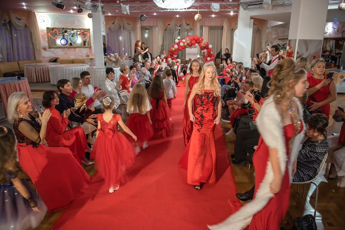 Выпускной в детской школе моделей HAPPYkids 2024. Семейный и коммерческий фотограф в Сочи Александр Бодунов
