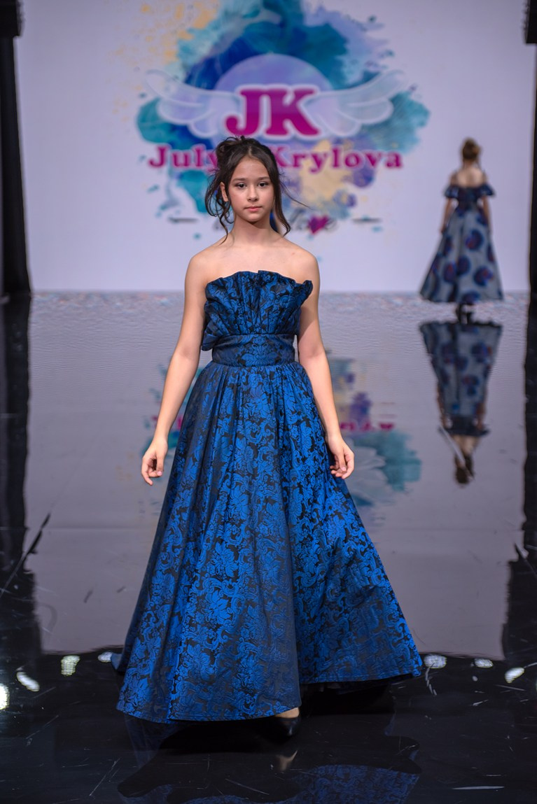 SochiFashionWeek2024 дизайнер Юлия Крылова. Семейный и коммерческий фотограф в Сочи Александр Бодунов