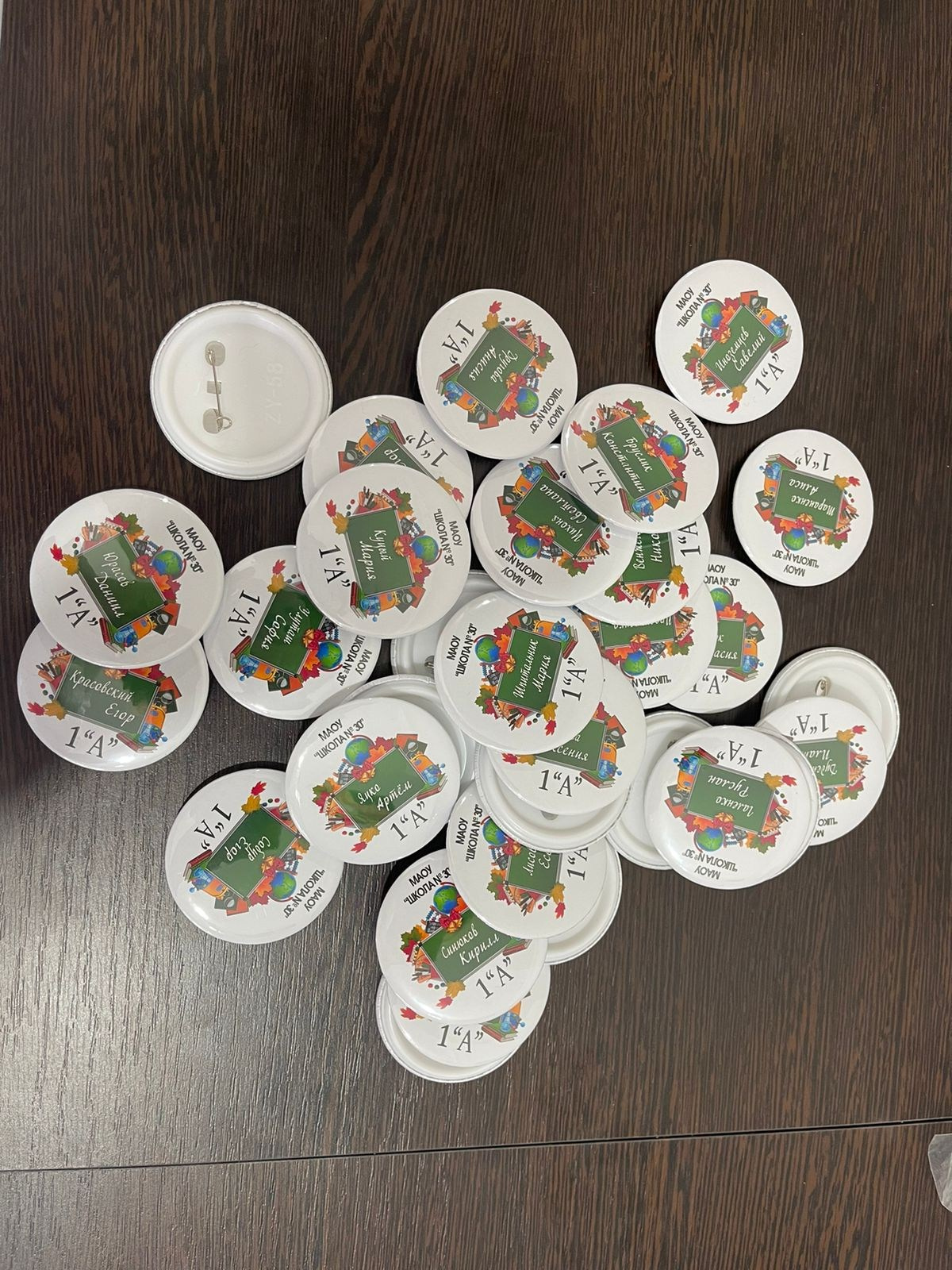 Значки 56 мм и 44 мм. MEMENTO.Выпускные альбомы, школьные, юбилейные и другие книги. Ростов-на-Дону