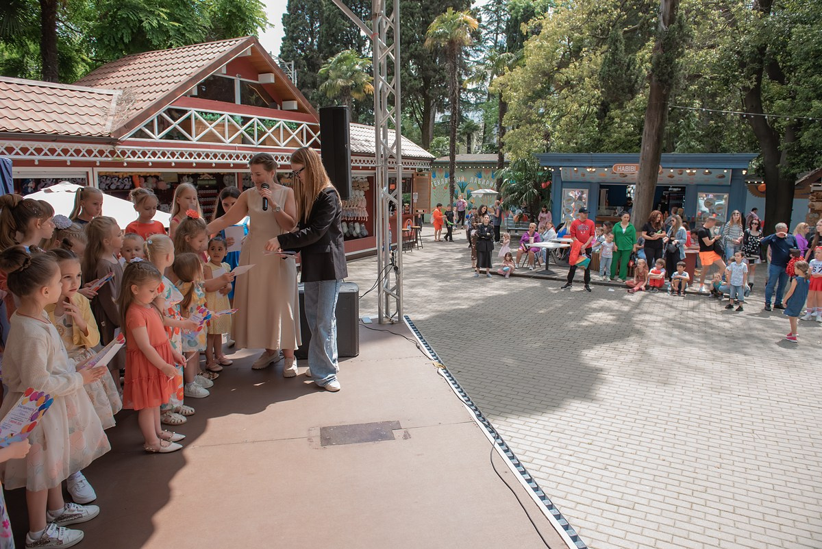 Парк Ривьера дефиле HAPPYkids. Семейный и коммерческий фотограф в Сочи Александр Бодунов