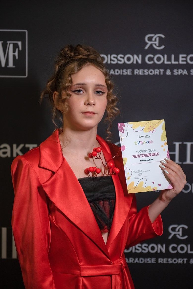 SochiFashionWeek2024 дизайнер Анохина Светлана. Семейный и коммерческий фотограф в Сочи Александр Бодунов