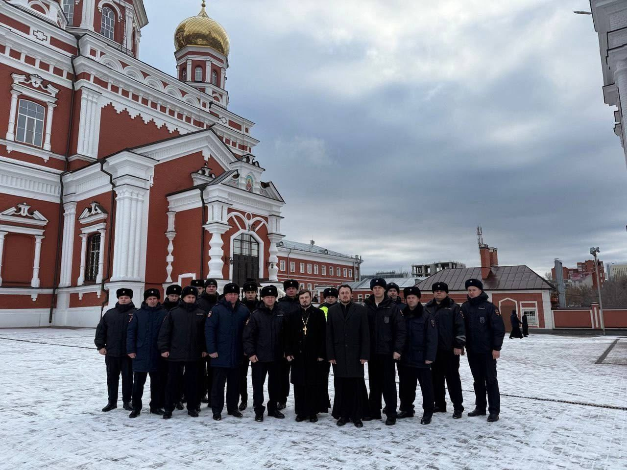 Благочинный Северо-Западного округа принял участие в Архиерейском Богослужении в соборе Покрова Пресвятой Богородицы. Саратовское Северо-Западное благочиние
