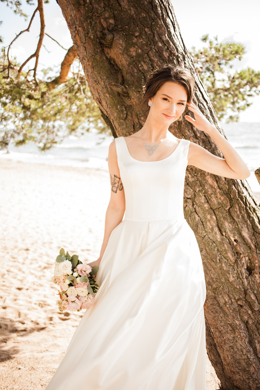 Nata and Vasily wedding on the bay. Darin the photographer