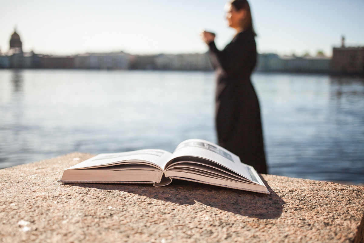 Helen, the guide of the city. Darin the photographer