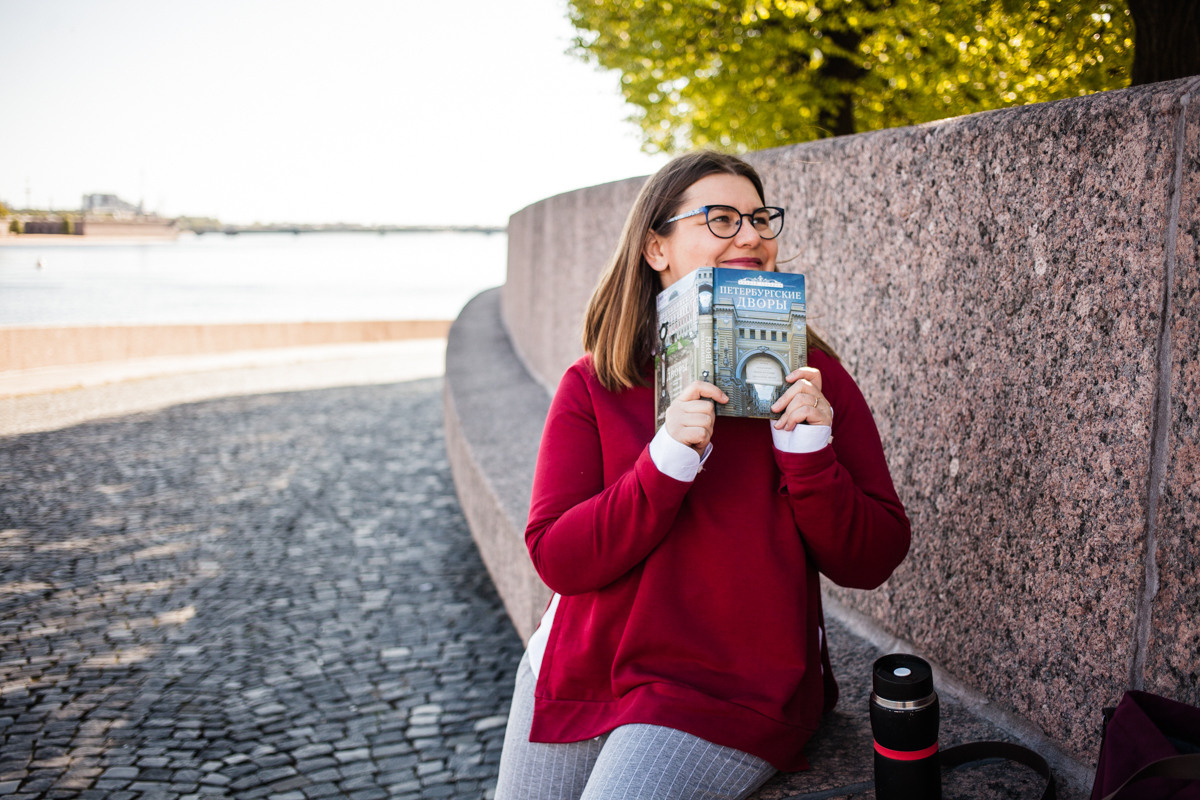 Helen, the guide of the city. Darin the photographer