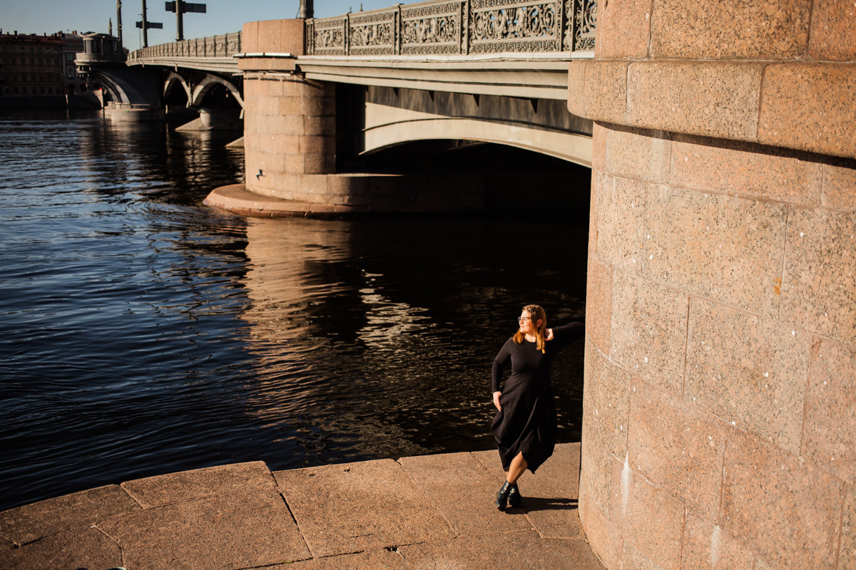Helen, the guide of the city. Darin the photographer