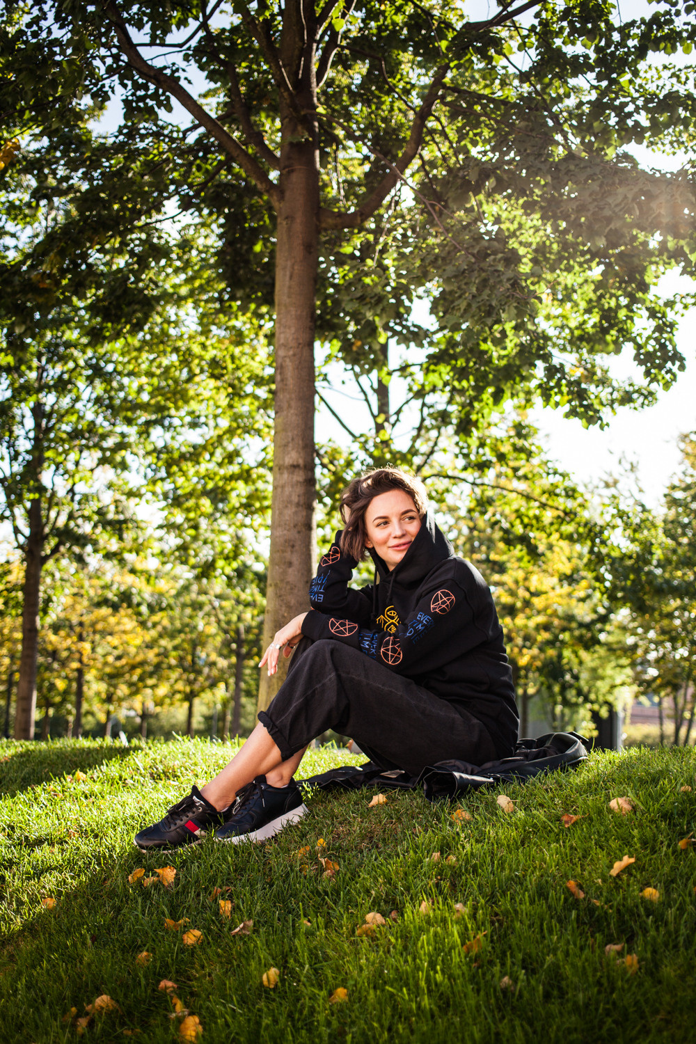 Juliya in the park. Darin the photographer