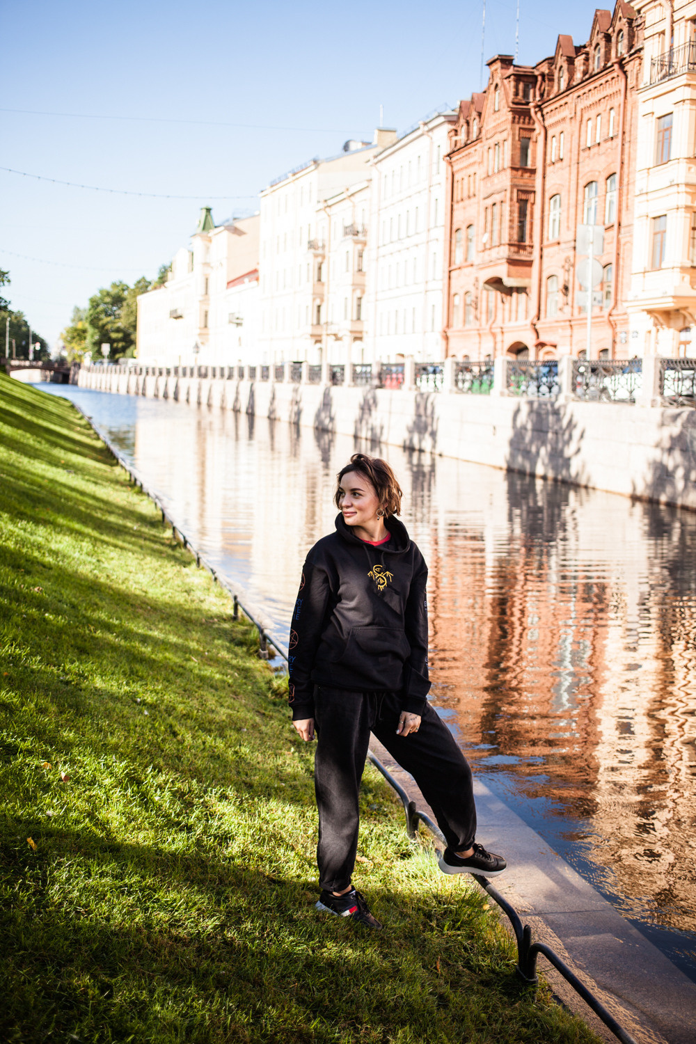Juliya in the park. Darin the photographer