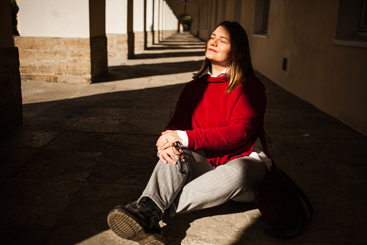 Helen, the guide of the city. Darin the photographer