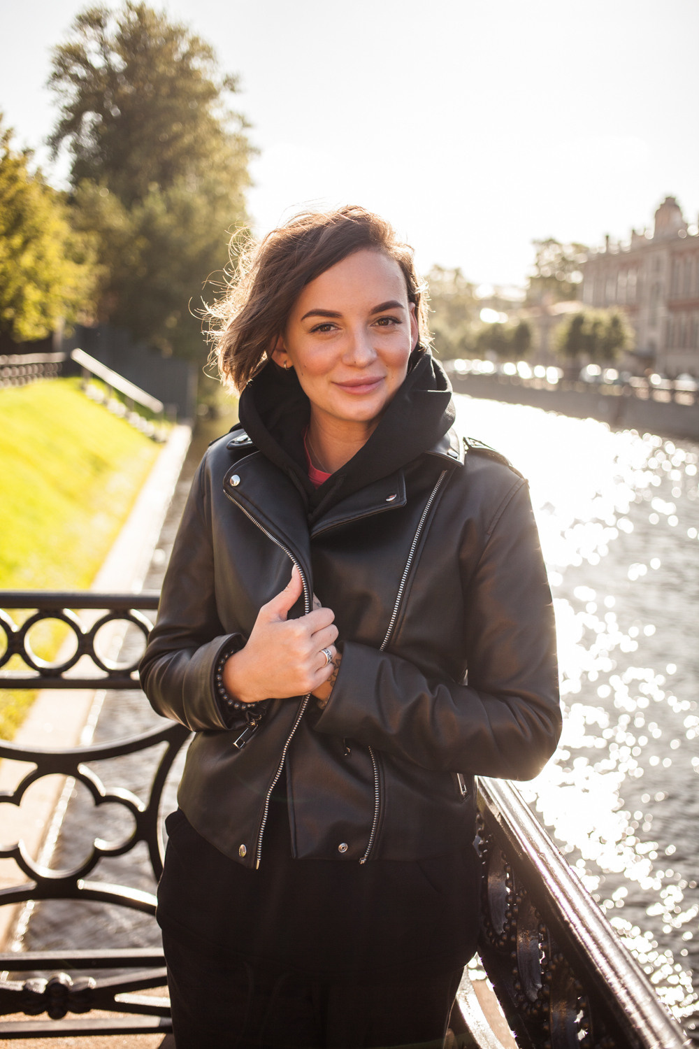 Juliya in the park. Darin the photographer